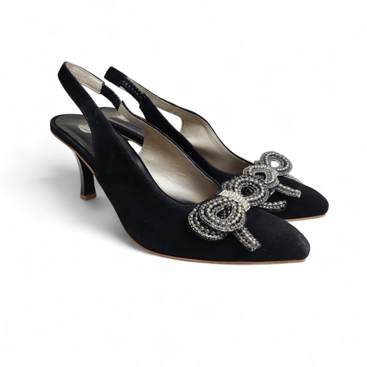 Knot leather heel